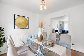 Sharp Close 4 Bedroom 2 Bath - Aylesbury