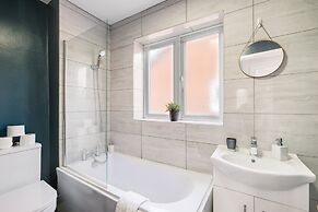 Sharp Close 4 Bedroom 2 Bath - Aylesbury