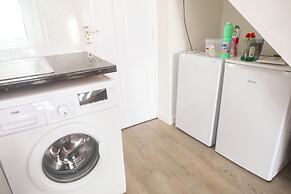 2-bed Apartment, Sleeps 6, 8-min Walk to Centre