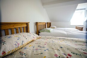 2-bed Apartment, Sleeps 6, 8-min Walk to Centre
