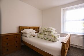 2-bed Apartment, Sleeps 6, 8-min Walk to Centre