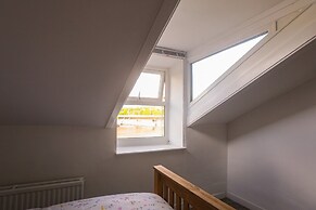 2-bed Apartment, Sleeps 6, 8-min Walk to Centre