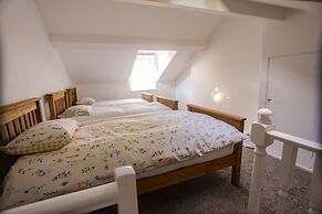 2-bed Apartment, Sleeps 6, 8-min Walk to Centre