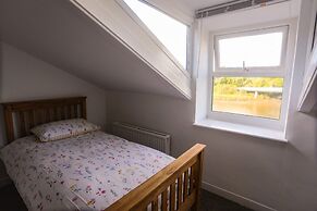 2-bed Apartment, Sleeps 6, 8-min Walk to Centre