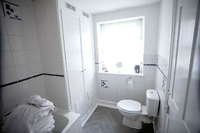 2-bed Apartment, Sleeps 6, 8-min Walk to Centre