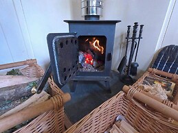 Haslemere - Cabin - Sleeps 2 - Parking - Garden