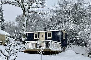 Haslemere - Cabin - Sleeps 2 - Parking - Garden