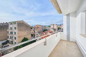 LAV Central Apartment by Litto