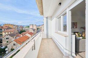 LAV Central Apartment by Litto