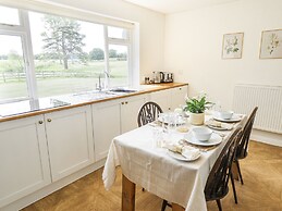 Lake View Cottage