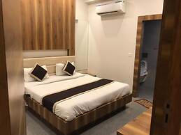 Divya Hotel & Restaurant