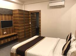 Divya Hotel & Restaurant