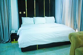 Marqueeland Hotel and suites