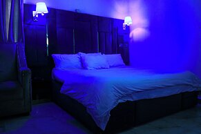 Marqueeland Hotel and suites