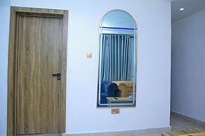 Marqueeland Hotel and suites