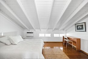 Golf Course Access Balcony Infinity Pool