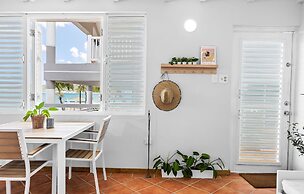 Golf Course Access Balcony Infinity Pool