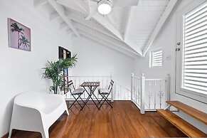 Golf Course Access Balcony Infinity Pool