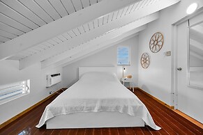 Golf Course Access Balcony Infinity Pool