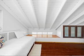 Golf Course Access Balcony Infinity Pool