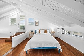 Golf Course Access Balcony Infinity Pool