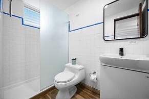 Golf Course Access Balcony Infinity Pool