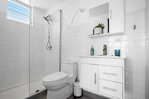 Golf Course Access Balcony Infinity Pool