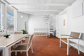 Golf Course Access Balcony Infinity Pool