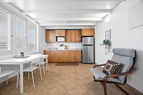 Golf Course Access Balcony Infinity Pool