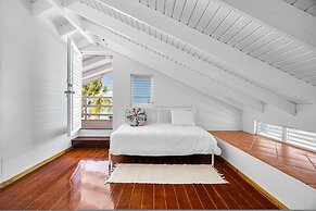 Golf Course Access Balcony Infinity Pool