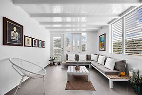 Golf Course Access Balcony Infinity Pool