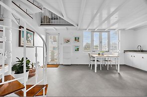 Golf Course Access Balcony Infinity Pool