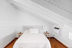 Golf Course Access Balcony Infinity Pool