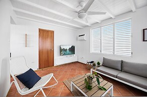 Golf Course Access Balcony Infinity Pool