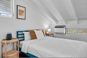 Golf Course Access Balcony Infinity Pool