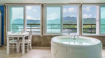 Gapyeong Nami Island Pet-friendly Spa Pe