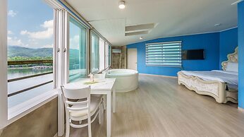 Gapyeong Nami Island Pet-friendly Spa Pe