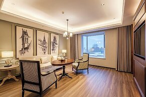 Moon River Puyue Hotel