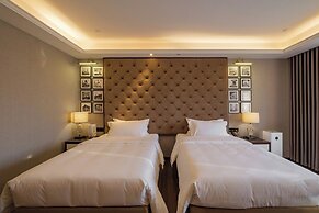 Moon River Puyue Hotel