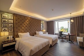 Moon River Puyue Hotel