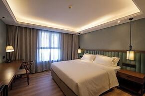 Moon River Puyue Hotel