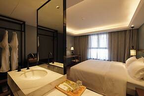 Moon River Puyue Hotel