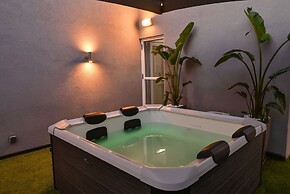 Avli Village House With Private Jacuzzi
