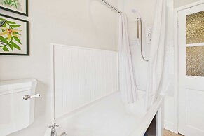 Host Stay Bell Cottage