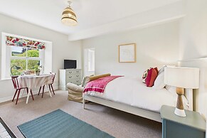 Host Stay Bell Cottage