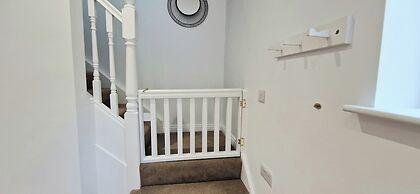 2 Bed Cottage-sleeps 4-private Garden-parking