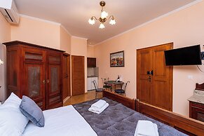 Antaeus Residence