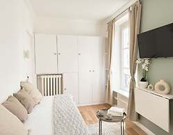 1586 Hauteville