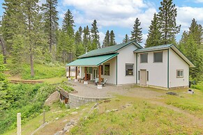 Rustic & Modern Home w/ Forest Views in Newport!