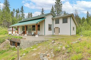 Rustic & Modern Home w/ Forest Views in Newport!